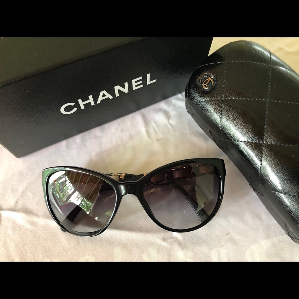 CHANEL black cateye sunglasses 🕶